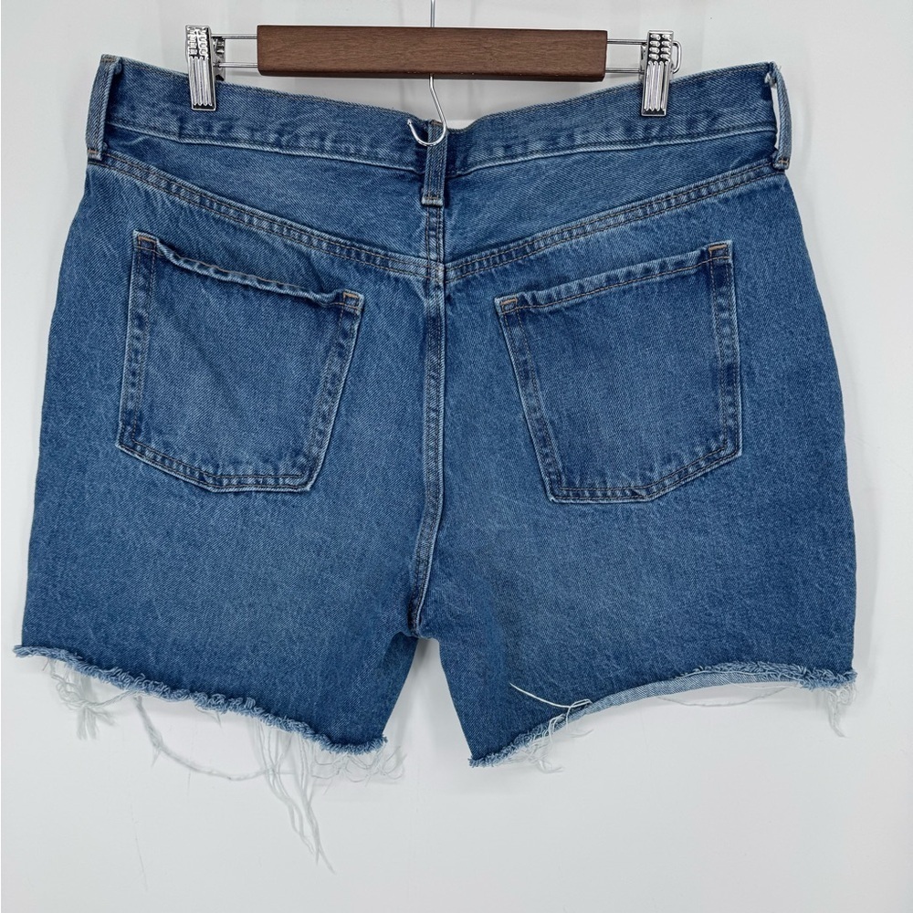 Old Navy Women's Distressed Blue Denim Jean Shorts Basic Size 14 100% Cotton - Picture 2 of 6